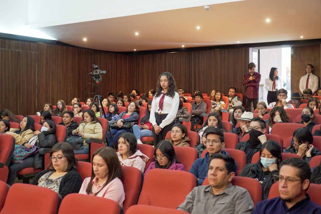 Asistentes al evento de presentación del Primer Congreso Internacional de Transformación Educativa: Desafíos hacia una nueva sociedad