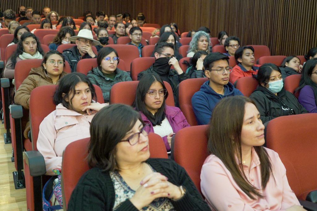Asistentes al evento de presentación del Primer Congreso Internacional de Transformación Educativa: Desafíos hacia una nueva sociedad.